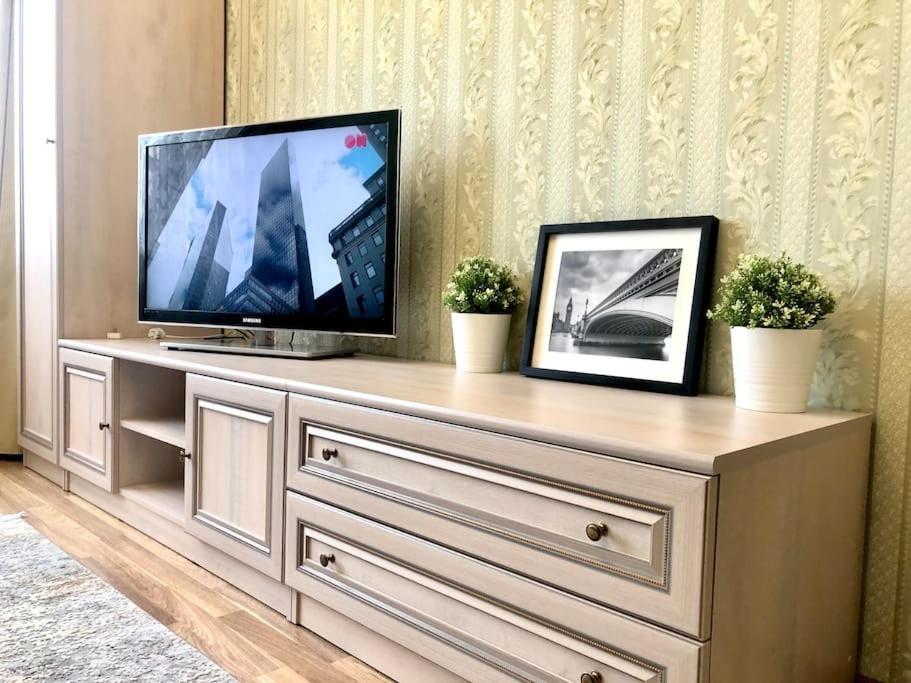 Cozy Three-Room Apartment With Mountain View Almaty Eksteriør billede