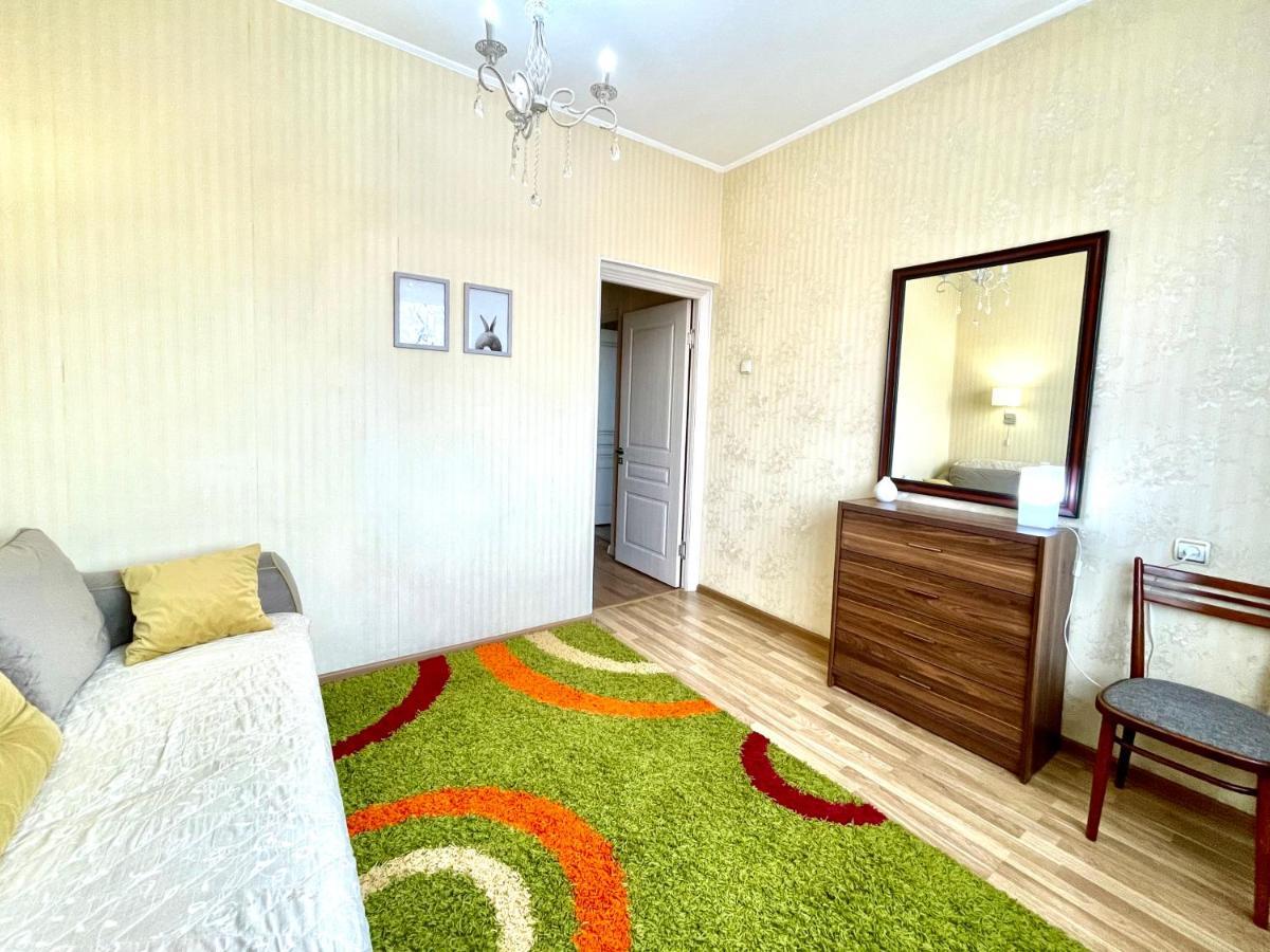 Cozy Three-Room Apartment With Mountain View Almaty Eksteriør billede