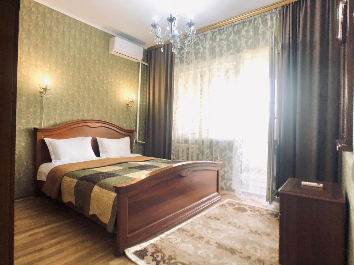 Cozy Three-Room Apartment With Mountain View Almaty Eksteriør billede