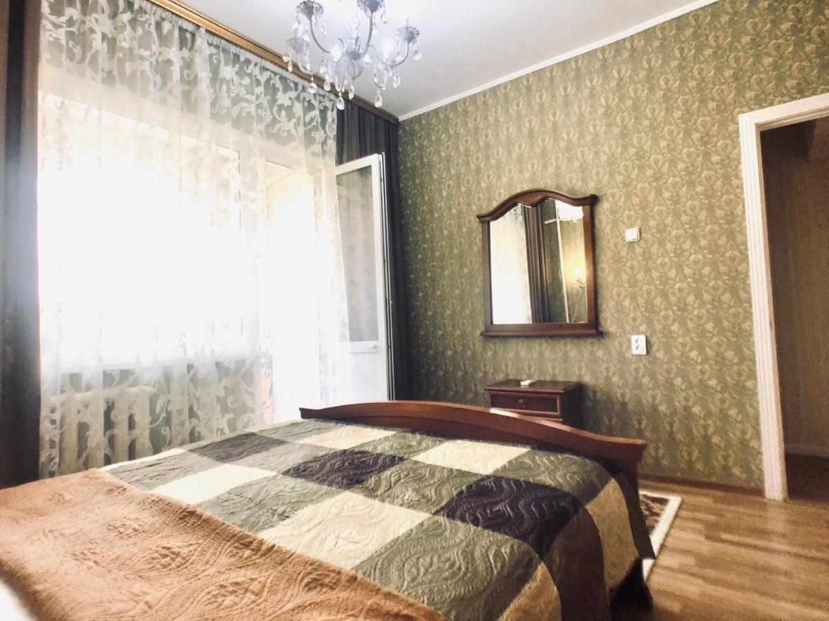 Cozy Three-Room Apartment With Mountain View Almaty Eksteriør billede