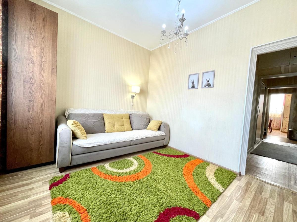 Cozy Three-Room Apartment With Mountain View Almaty Eksteriør billede