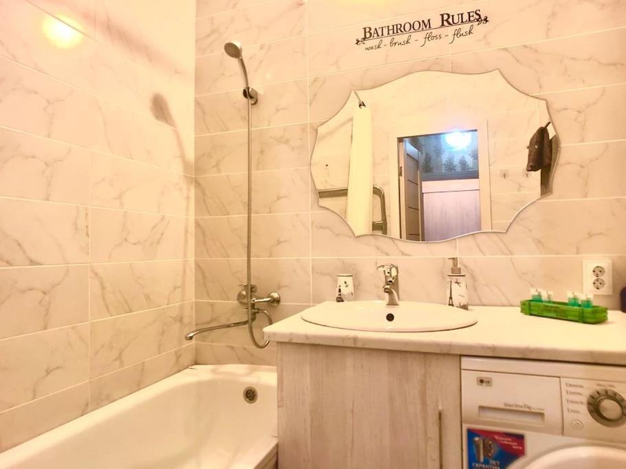 Cozy Three-Room Apartment With Mountain View Almaty Eksteriør billede