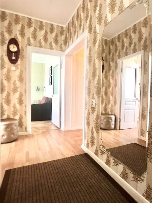 Cozy Three-Room Apartment With Mountain View Almaty Eksteriør billede